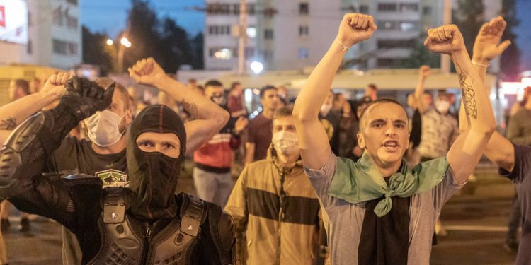 A patra noapte de proteste în Belarus. Peste 100 de medici au manifestat împotriva violenței autorităților