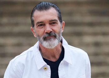 Испанский актер Антонио Бандерас заразился COVID-19