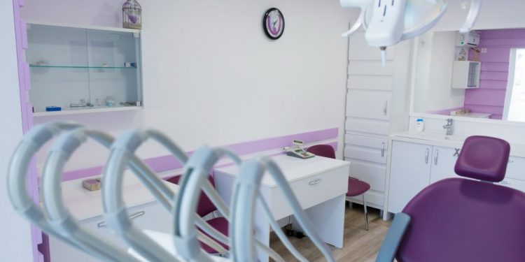 OMS: Amânați vizitele de rutină la dentist!