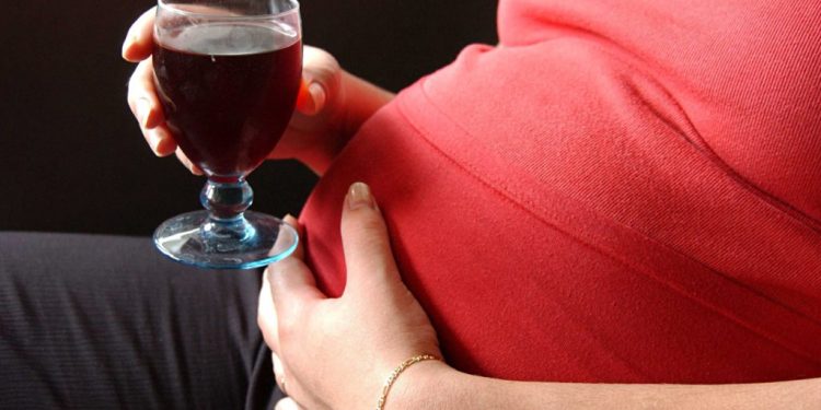 În R. Moldova, 7.375 femei se află sub supravegherea medicilor, suferind de alcoolism. Jumătate sunt de vârstă fertilă sau au devenit mame