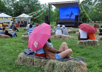 Decizie CNESP: Acțiunile în aer liber, organizate de instituțiile teatral-concertistice și de cinema, permise