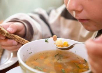 Столичные учебные заведения постепенно вернутся к традиционной системе питания