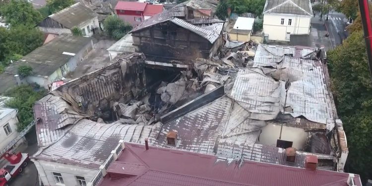 Сотрудники ГИЧС назвали предварительные причины пожара в столичной Филармонии