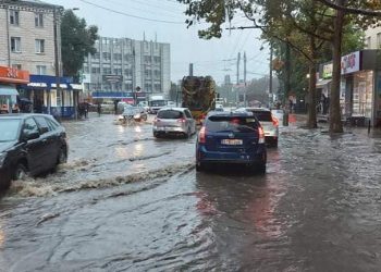 В столице из-за подтопления некоторых улиц движение общественного транспорта изменилось