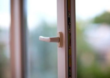 В шаге от трагедии: В Сороках двухлетний ребенок выпал из окна 4 этажа