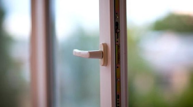 В шаге от трагедии: В Сороках двухлетний ребенок выпал из окна 4 этажа