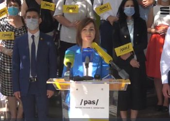 Maia Sandu a depus semnăturile la CEC. În fața instituției are loc un protest: „Opriți fraudarea alegerilor” | VIDEO