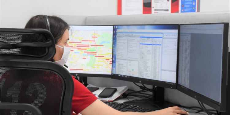 Operatorii 112, nevoiţi să facă faţă şi apelurilor false și abuzive. Multe persoane utilizează un limbaj dur, violent şi jignitor