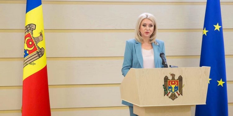 Partidul „ȘOR” propune oferirea unei indemnizații unice asistenților sociali. Violeta Ivanov: Statul i-a privat de condiții de muncă decente și de o remunerare pe măsură | VIDEO