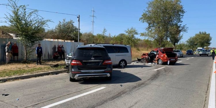 Accident în lanț în Capitală. Un taximetrist a murit, doi șoferi au fost răniți