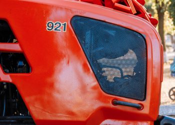 Grație echipei lui Ilan Șor, la comuna Moara de Piatră a apărut un tractor modern, iar la satul Cucioaia un nou teren de joacă | VIDEO