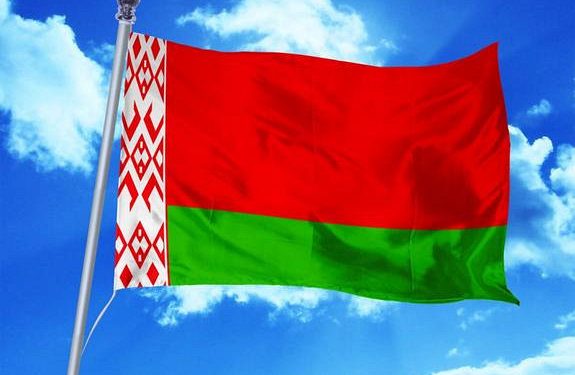 Протестующие в Минске двинулись к элитному кварталу чиновников