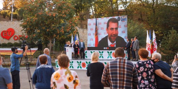 Команда партии “ШОР” зажгла свет на улицах десятков сел и сделала дороги в Оргееве лучшими в стране