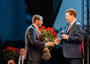 Iosif Kobzon ar fi împlinit astăzi 83 de ani. Ultimul său concert a avut loc la Chișinău, locul unde iubea să se plimbe pe străzile orașului vechi și să guste bucate moldovenești | VIDEO