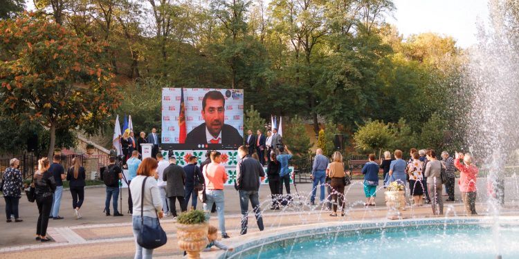 Команда партии “ШОР” зажгла свет на улицах десятков сел и сделала дороги в Оргееве лучшими в стране