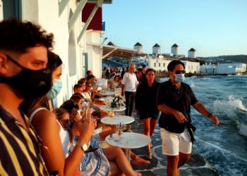 Grecia introduce noi restricţii, după o creştere a cazurilor COVID