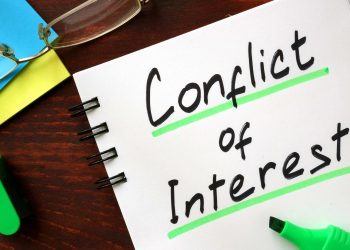 Un primar democrat riscă să rămână fără mandat, iar doi consilieri locali au încălcat regimul juridic al incompatibilităților