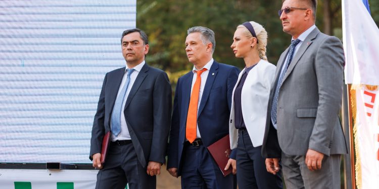 Команда партии “ШОР” зажгла свет на улицах десятков сел и сделала дороги в Оргееве лучшими в стране