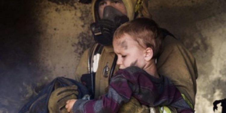 Incendiu la Cârnățeni: Doi copii, ascunși de flăcări, salvați de pompieri