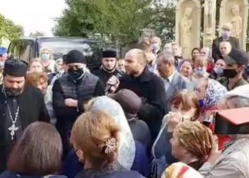 Protest la Filipeni: Oamenii susțin că preotul a fost înlăturat de la slujbă din cauza că nu-l promovează în biserică pe Dodon