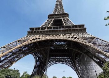 Alertă cu bombă la Paris. Turnul Eiffel a fost evacuat