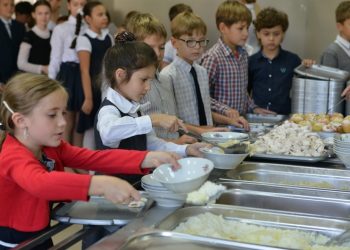 Alimentația copiilor în școlile din Chișinău a revenit la regimul obișnuit