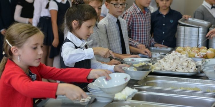 Alimentația copiilor în școlile din Chișinău a revenit la regimul obișnuit
