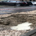 Un local din capitala a fost inundat în urma ploilor abundente. Amestecul din nisip, lut și apă s-a revărsat chiar în interiorul clădirii | VIDEO