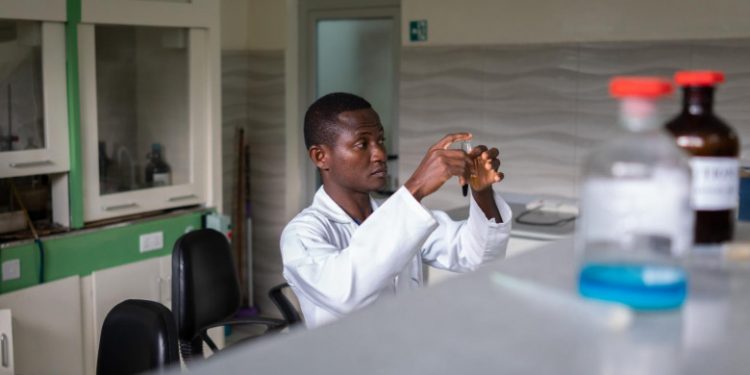OMS a aprobat testarea eficacității produselor africane bazate pe ierburi medicinale în tratarea coronavirusului
