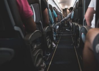 Sute de moldoveni, blocați de câteva zile la granița dinte Ucraina și Ungaria. Oamenii se plâng că nu au primit apă sau mâncare. Reacția MAEIE | VIDEO