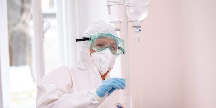 Deputat: Guvernul lui Dodon vrea sa taie indemnizația de 16 mii de lei pentru medici