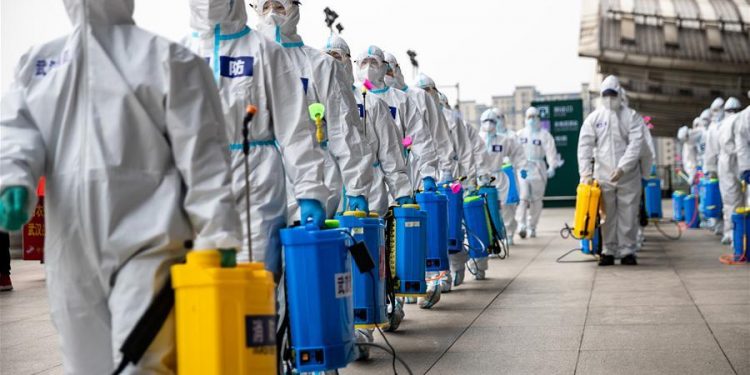 China a izolat un oraș de 210.000 de locuitori după ce au fost descoperite trei cazuri de COVID-19