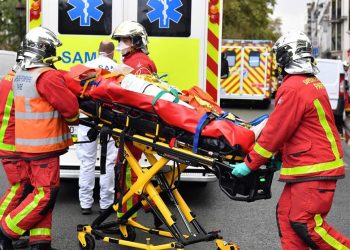 Нападение на людей в Париже расследуется как теракт | VIDEO