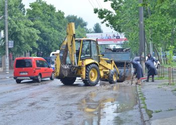 Serviciile municipale specializate sunt mobilizate în teritoriu pentru a lichida consecințele ploii din noaptea trecută