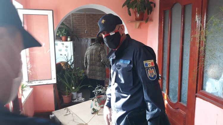 Consecințele ploilor de ieri din sudul țării: Persoane evacuate, zeci de gospodării înnămolite și drumuri deteriorate | FOTO