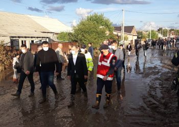 Consecințele ploilor de ieri din sudul țării: Persoane evacuate, zeci de gospodării înnămolite și drumuri deteriorate | FOTO