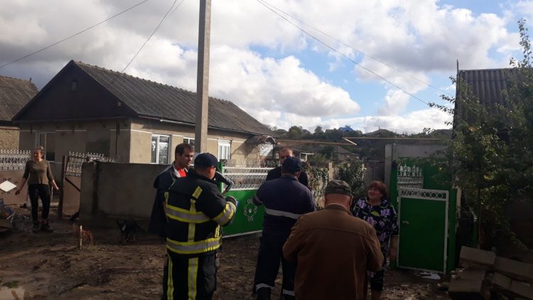 Consecințele ploilor de ieri din sudul țării: Persoane evacuate, zeci de gospodării înnămolite și drumuri deteriorate | FOTO