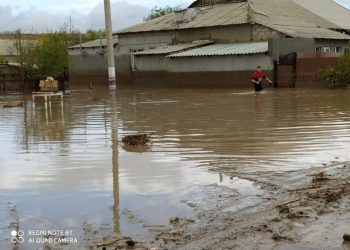 Găgăuzia, sub ape. Un autobuz care transporta copii, blocat de șuvoaie