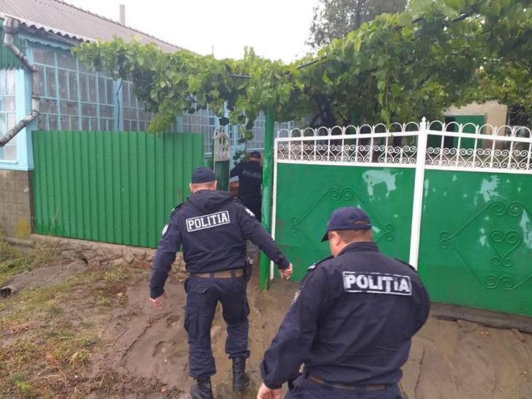 Găgăuzia, sub ape. Un autobuz care transporta copii, blocat de șuvoaie