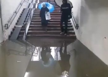 Ravagii în capitală: porțiuni de carosabil spălate, traficul dat peste cap, iar strada Albișoara, unde s-au investit circa 120 de milioane de lei, a fost inundată ca pe vremuri | VIDEO