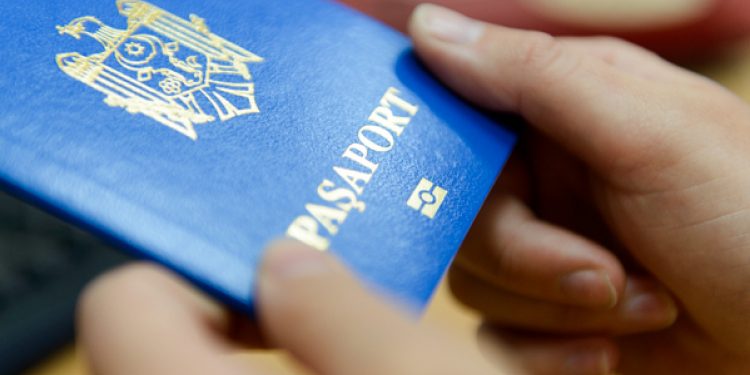Moldovenii aflați peste hotare pot vota cu pașaportul expirat | VIDEO