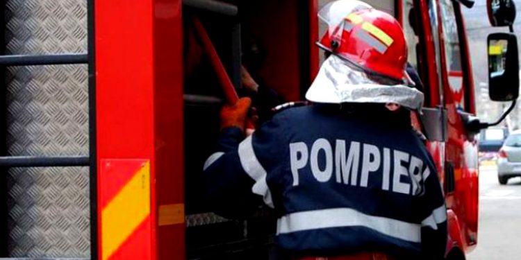Incendiu la Filarmonica Națională. Mai multe echipaje de pompieri luptă cu flăcările | VIDEO