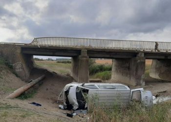 Un microbuz s-a prăbușit de pe un pod, la Ungheni. Șoferul a decedat, iar fiica sa a fost rănită