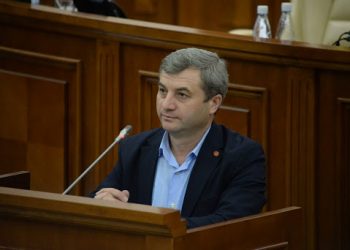 COVID-19 „cucerește” Parlamentul: Corneliu Furculiță se află în autoizolare și primește tratamentul recomandat de medici | VIDEO