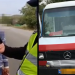 Un șofer în stare de ebrietate transporta cu microbuzul 14 oameni de pe câmp: polițiștii au pornit un dosar penal | VIDEO