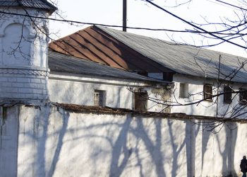 В пенитенциарах Молдовы продлен спецрежим