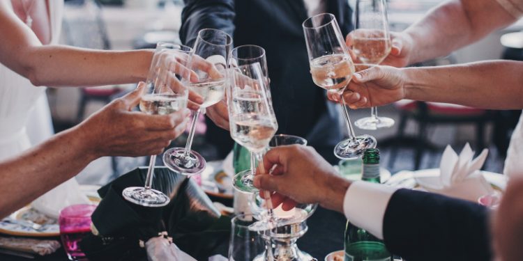 В Румынии запретили проведение свадеб и крестин по всей стране