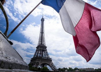 Франция объявила максимальный уровень террористической угрозы