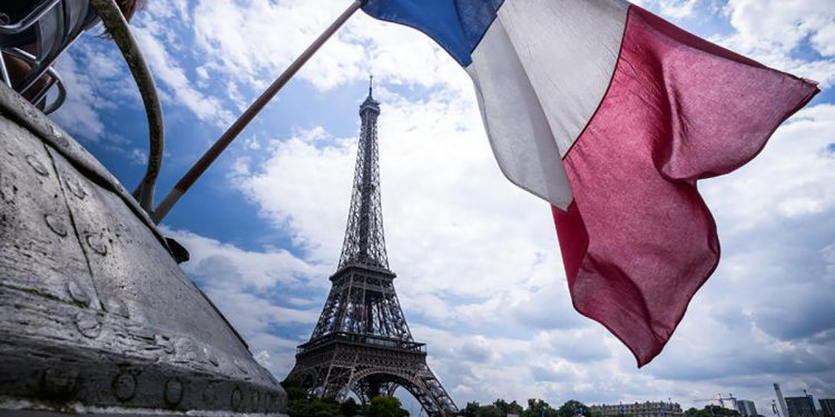 Франция объявила максимальный уровень террористической угрозы