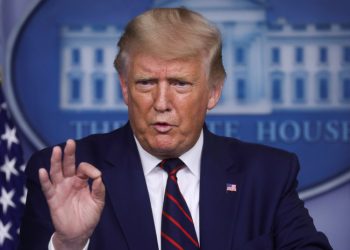 Дональд Трамп анонсировал появление вакцины от COVID-19 в кратчайшие сроки